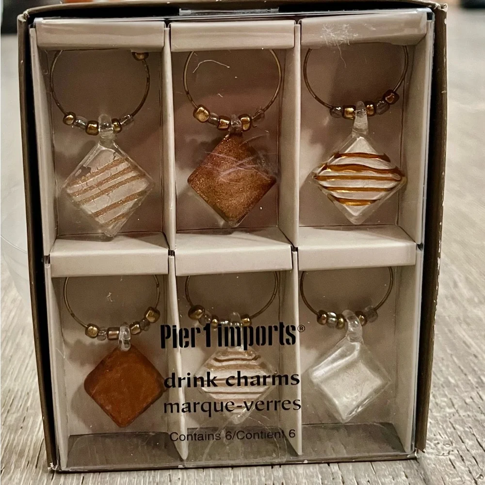 New Pier 1 Imports Wine Glass Drink Charm Set of 6 venetian glass diamond Charms